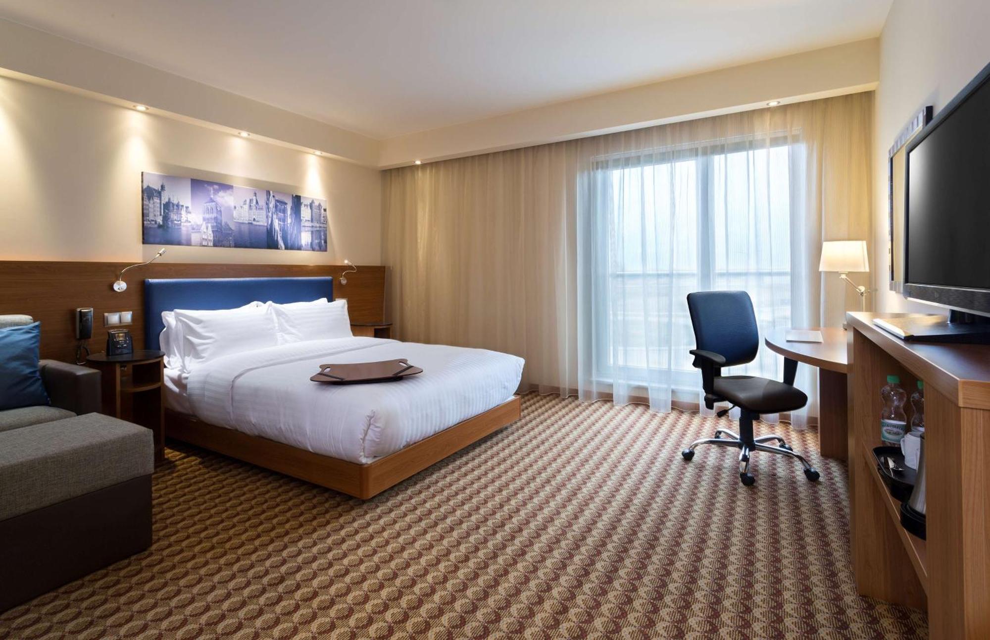 Chambre Lit Queen-Size Accessible aux Personnes à Mobilité Réduite